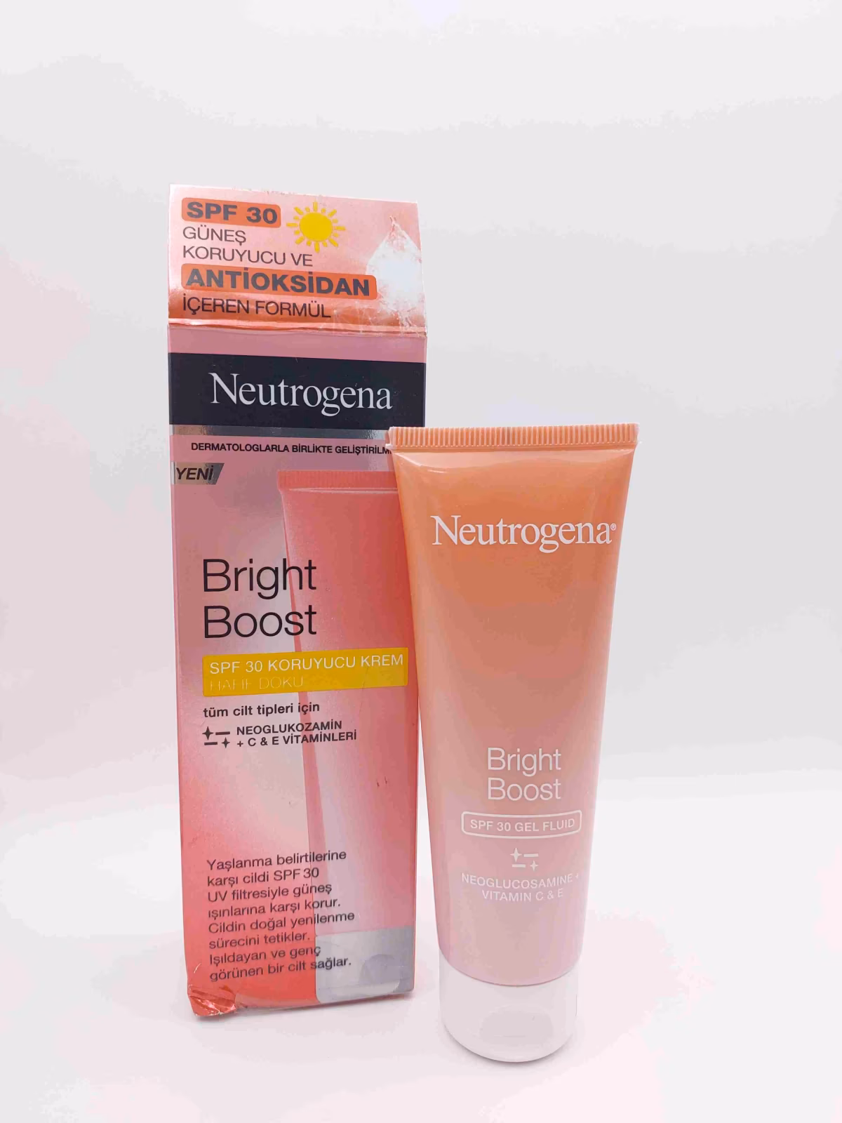 کرم ضد آفتاب روشن کننده نیوتروژنا با SPF 30