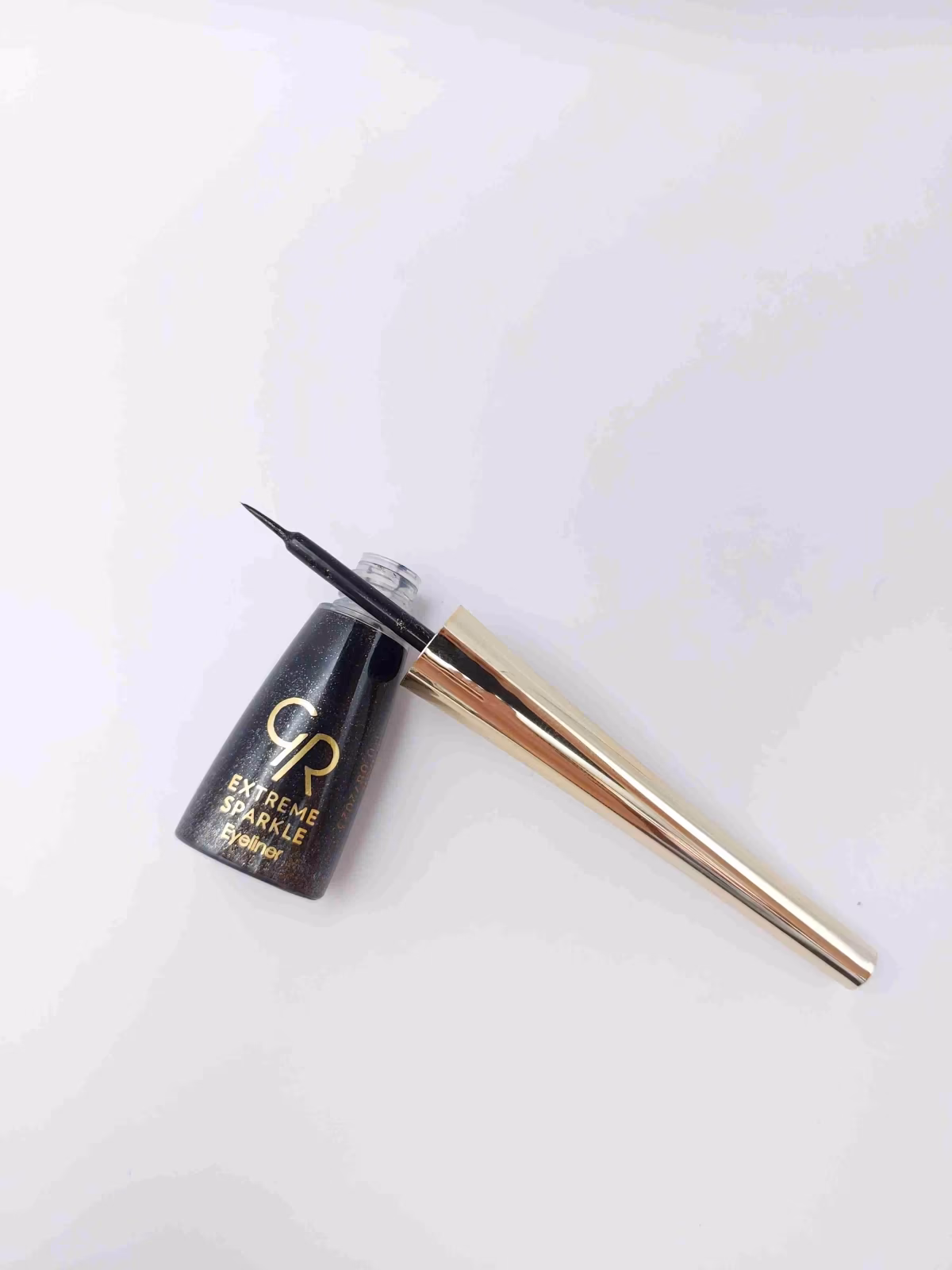 خط چشم ماژیکی کوزه ای ضد آب رنگ مشکی براق لیکوئید آیلایتر شماره 102 GOLDEN ROSE Extreme Sparkle — تصویر ۲