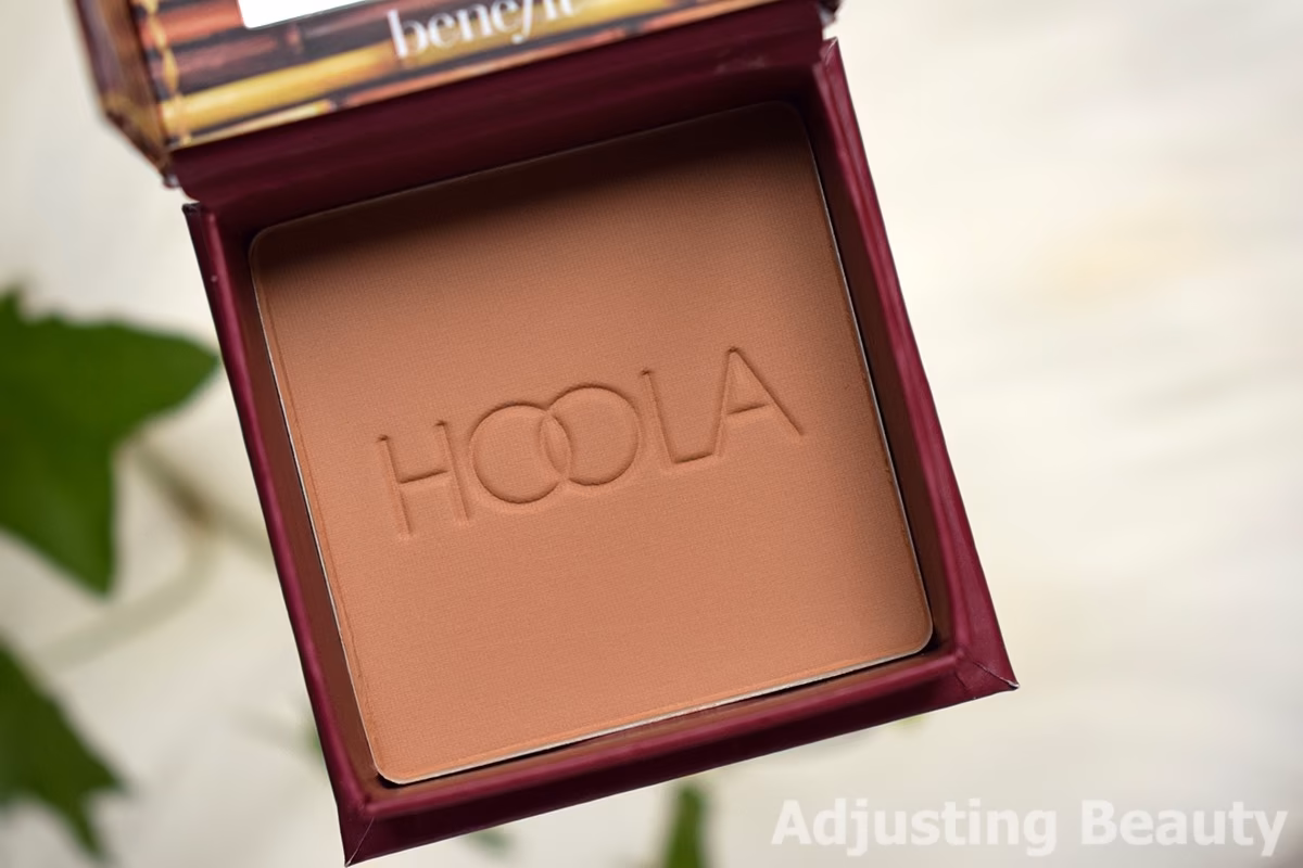 برنزر کلاسیک و پرفروش بنفیت (Benefit Hoola Matte Bronzer) سایز مینی (2.8 گرمی) — تصویر ۲