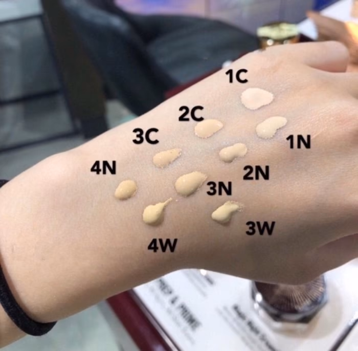 کرم پودر شارلوت تیلبری مدل Airbrush Flawless Foundation — تصویر ۵