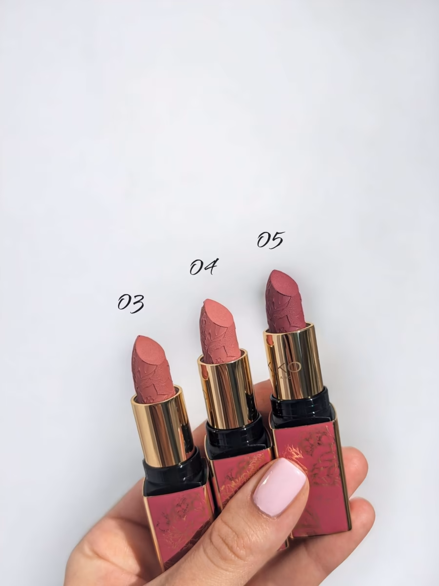رژلب کیکو میلانو Charming Lipstick | رنگی جذاب با جلوه‌ای شیک — تصویر ۶