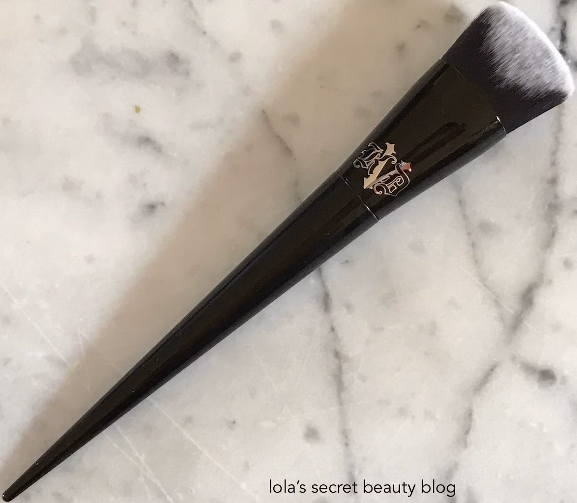 براش کرم پودر کت وان دی (KVD Beauty) مدل Lock-It Edge — تصویر ۸