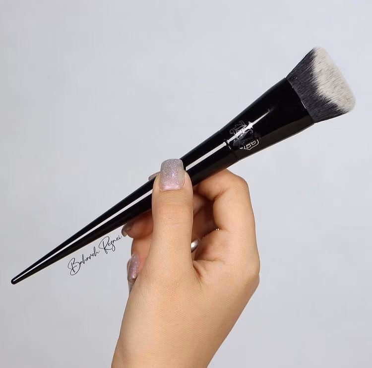 براش کرم پودر کت وان دی (KVD Beauty) مدل Lock-It Edge — تصویر ۵