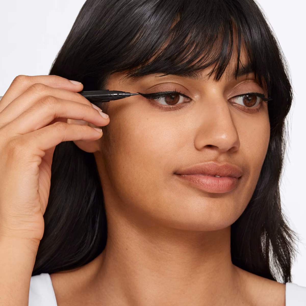 خط چشم مایع کلینیک مدل High Impact Easy Liquid Liner — تصویر ۴