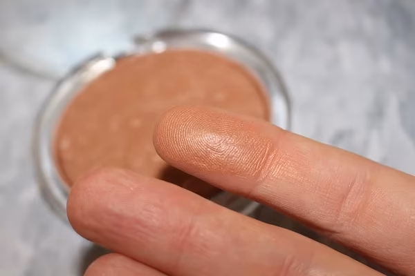 برانزر کلینیک مدل True Bronze Pressed Powder (رنگ Solar Pop) — تصویر ۳