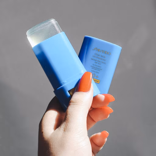 ضدآفتاب استیکی شیسیدو (Shiseido Clear Sunscreen Stick SPF 50+) — تصویر ۶