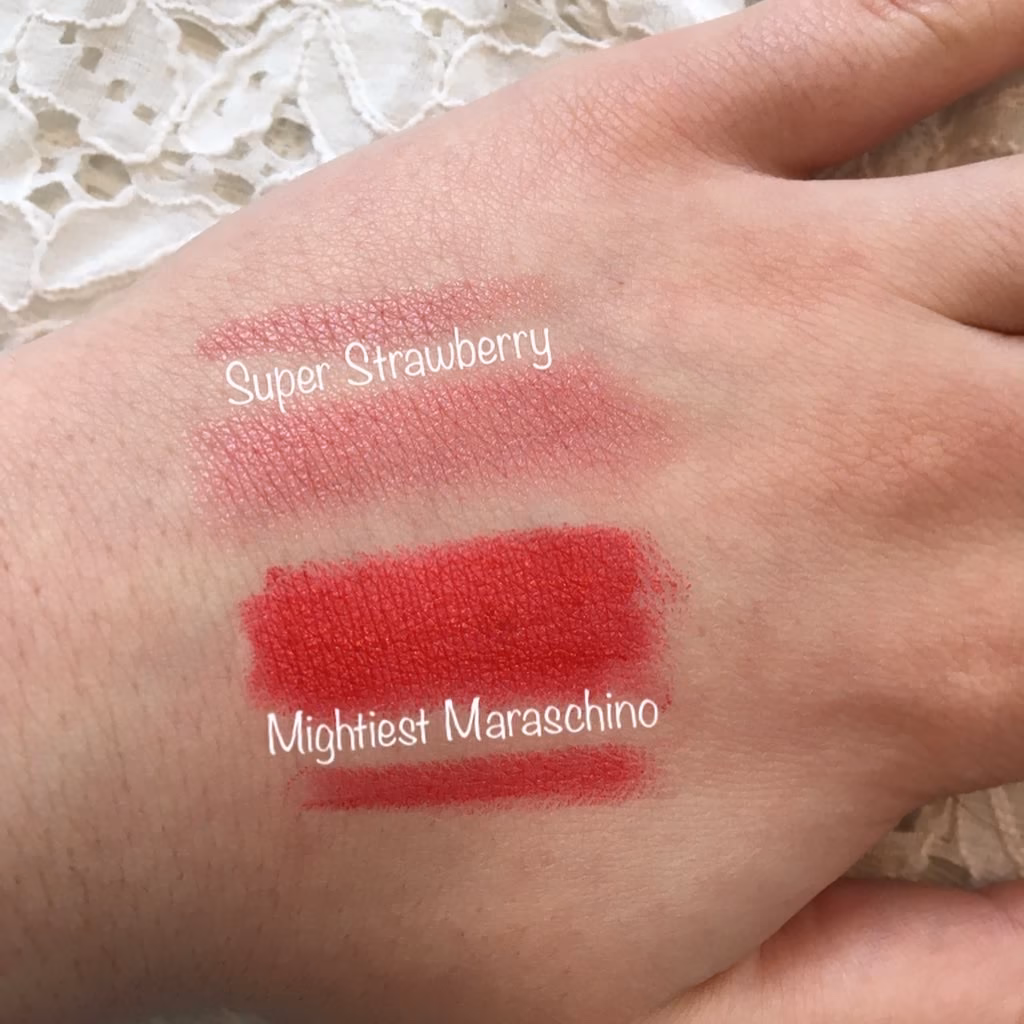 بالم لب کلینیک Super Strawberry | رنگ ملایم ، نرم‌کننده و مناسب استفاده روزانه