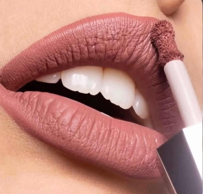 رژلب مایع فنتی بیوتی Stunna Lip Paint – رنگ Uncuffed — تصویر ۳