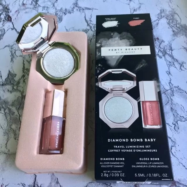 ست مسافرتی و درخشان فنتی بیوتی (Fenty Beauty Diamond Bomb Baby) — تصویر ۱۲